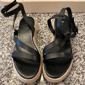 Zara Womens platform wedges in black. Size 38